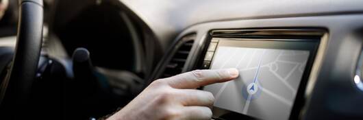 G1300554392-Touching-GPS-Screen-ULcom-HEADER-2400x1600