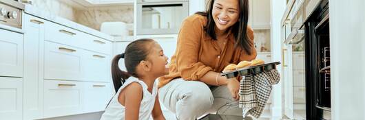 Getty_Images_1454158864-parent-and-child-looking-in-oven-HEADER-2400x1600