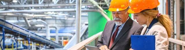 Quality-controller-in-hardhats-ULcom