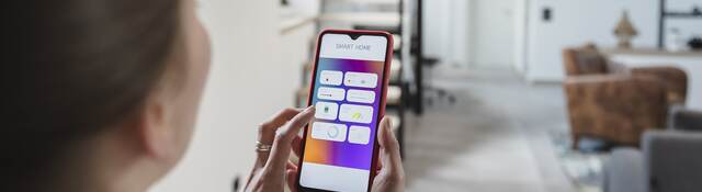 G1319672796-Smart-Home-Smartphone-ULcom-HEADER-2400x1600