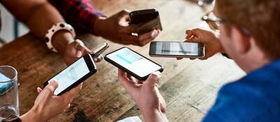 G-1181404518-People-Smartphones-ULcom-HEADER-2400x1600