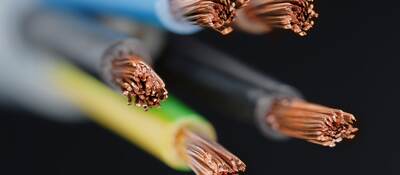 G147245545-The-insides-of-various-cables-and-wires-2400x1600