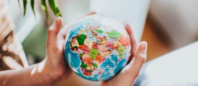 G936941654-The-Whole-World-In-His-Hands-ULcom-HEADER-2400x1600