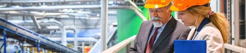 Quality-controller-in-hardhats-ULcom