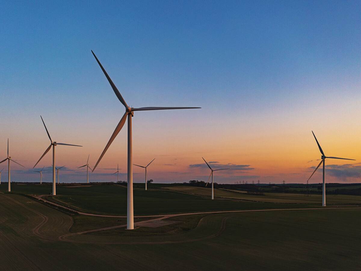 G1312366593---Drone-view-of-a-wind-farm---ULcom-HEADER-2400x1600