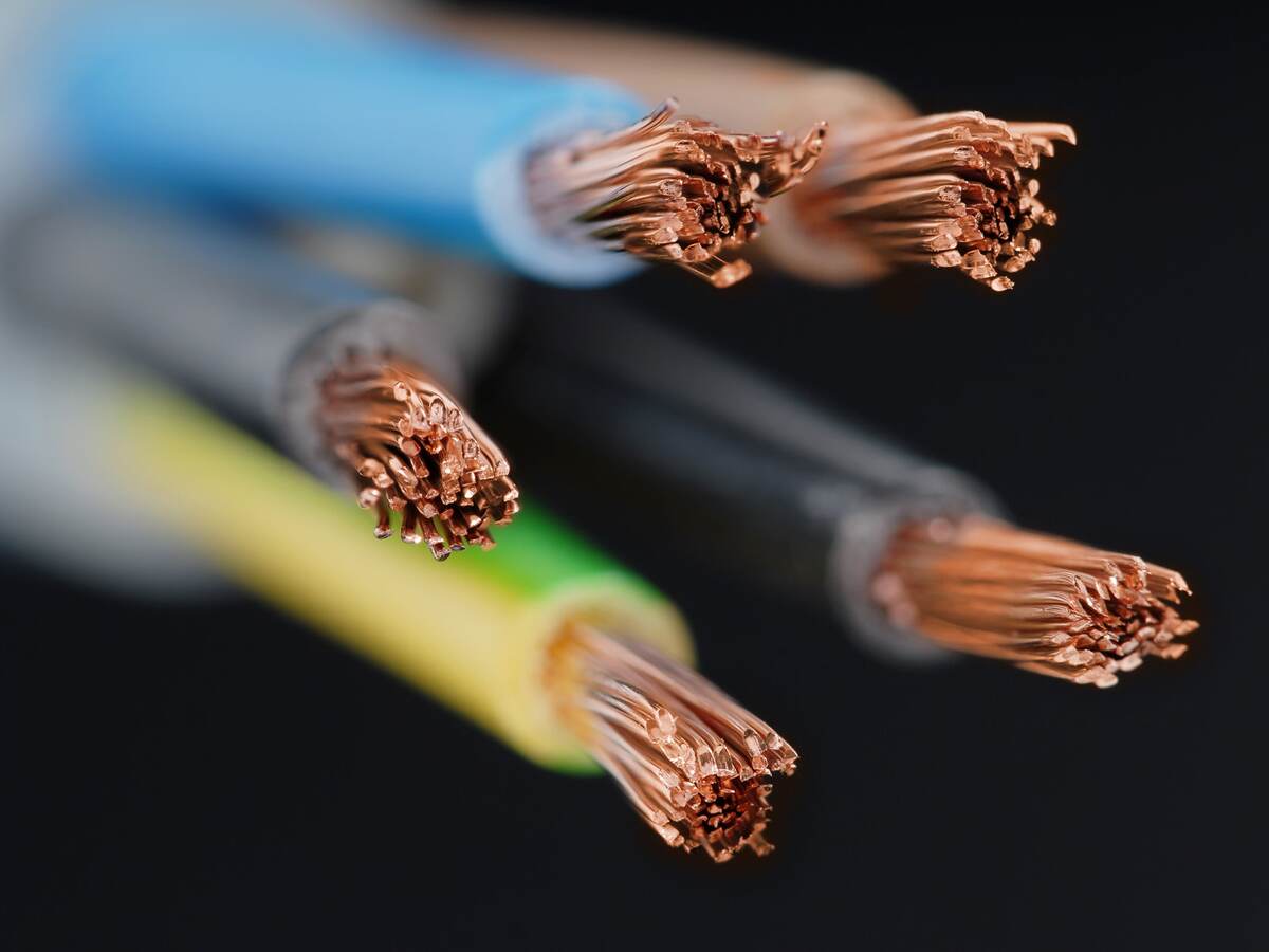 G147245545-The-insides-of-various-cables-and-wires-2400x1600