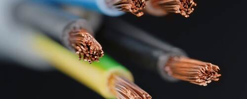 G147245545-The-insides-of-various-cables-and-wires-2400x1600